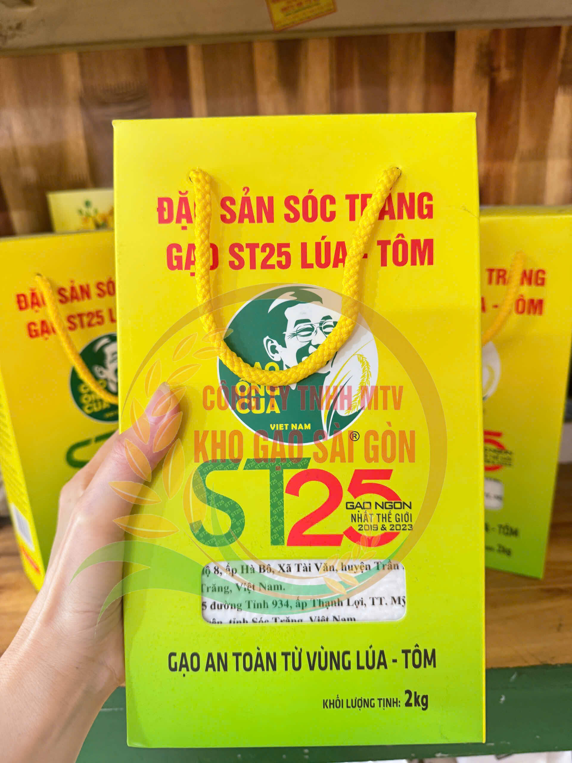 Gạo ST25 Lúa Tôm (Hộp 2Kg Hút Chân Không) Chính hãng Gạo Ông Cua (bao bì mới)